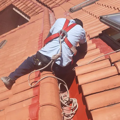 reparacion de tejados con goteras urgentes en cuenca